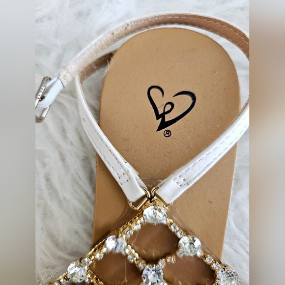 7.5 WHITE J CREW POM POM SANDALS - Picture 4 of 8